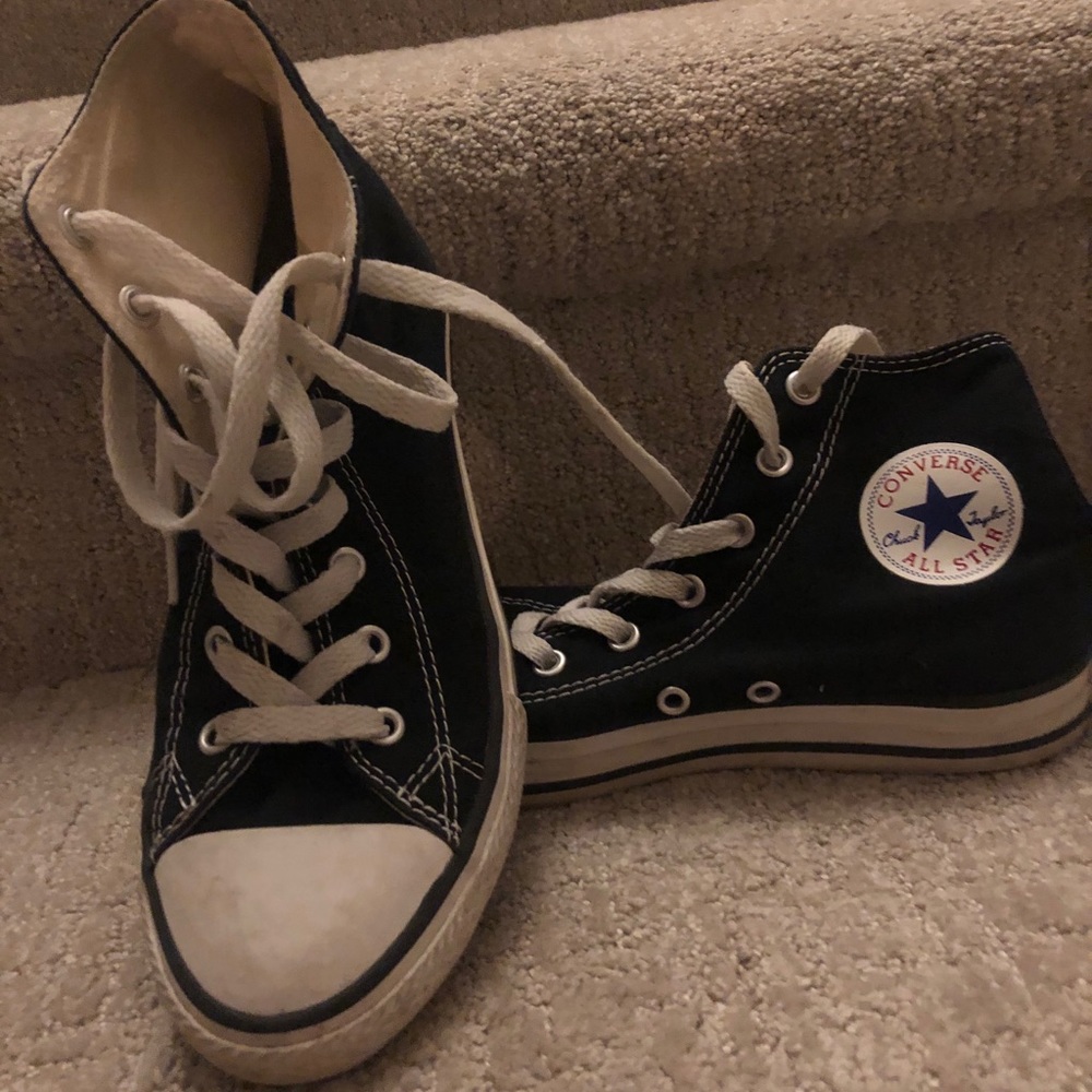 Converse high top shoes great condition size 3